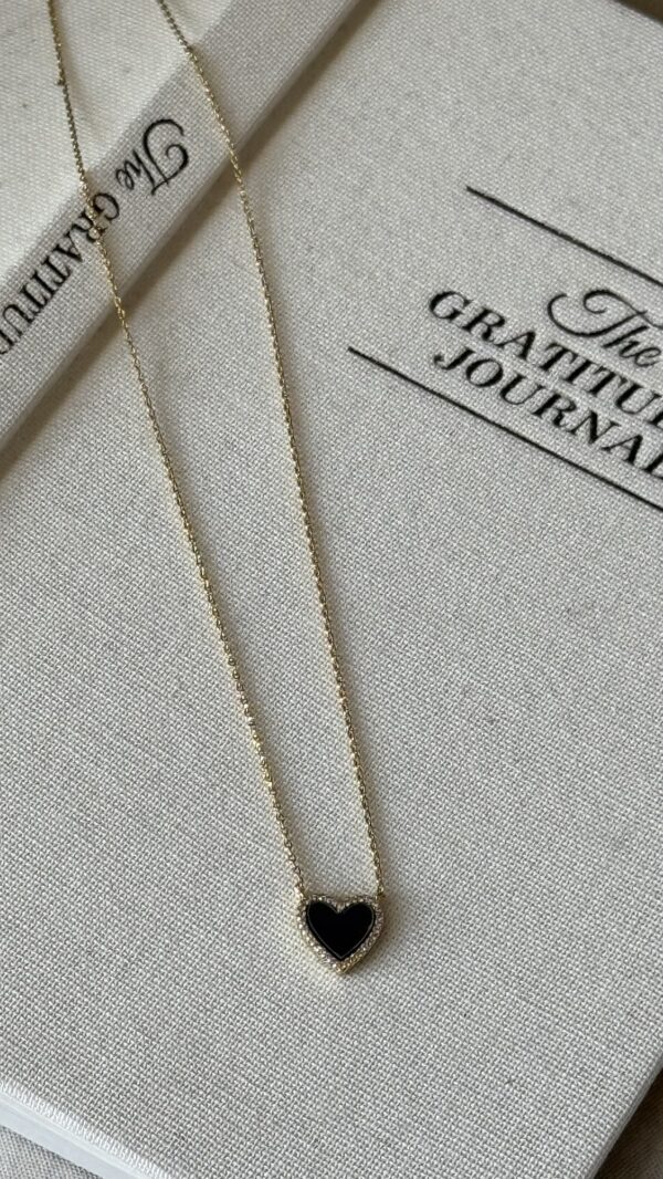 Collar corazon negro