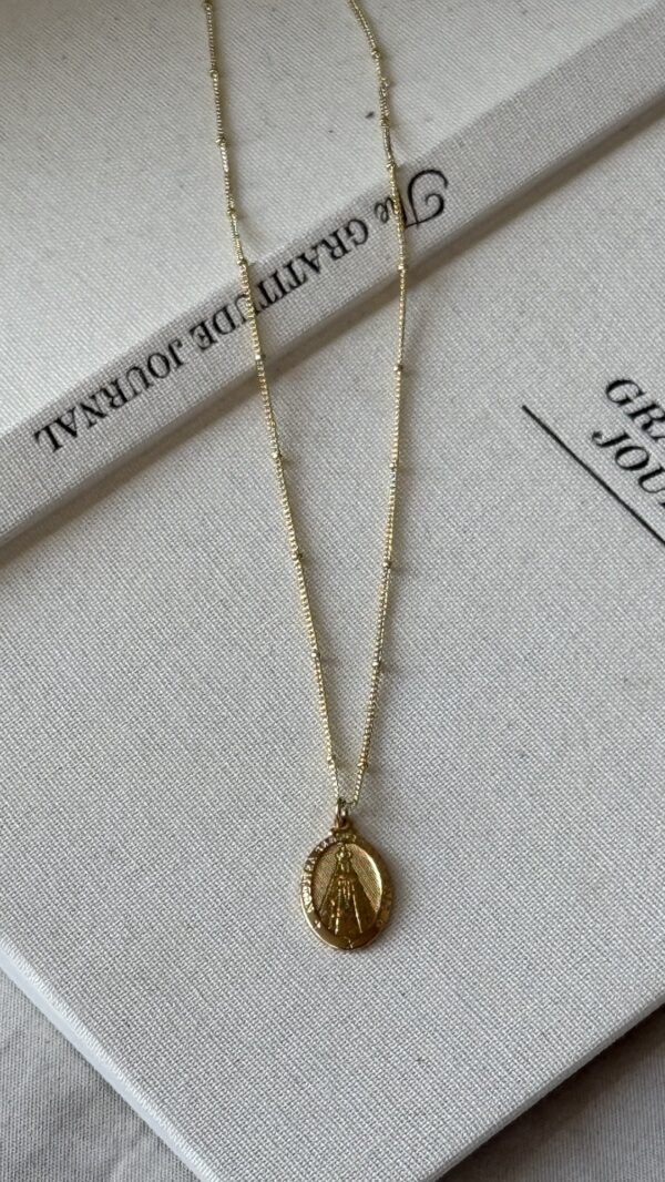 Collar Medallita de la Virgen de la pastora